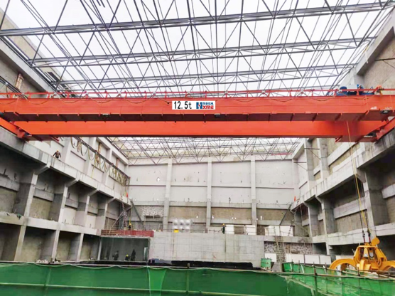 華新機(jī)電云南昭通半自動節(jié)能型垃圾吊投入運(yùn)行